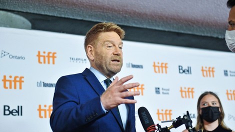 Občinstvo na filmskem festivalu v Torontu navdušil Kenneth Branagh z Belfastom