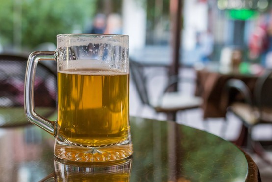 Z višjimi trošarinami na alkohol bi v Evropi letno preprečili 5000 rakavih obolenj