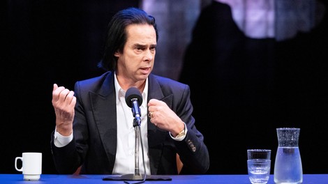 Nick Cave bo v knjigi spregovoril o letih po sinovi smrti