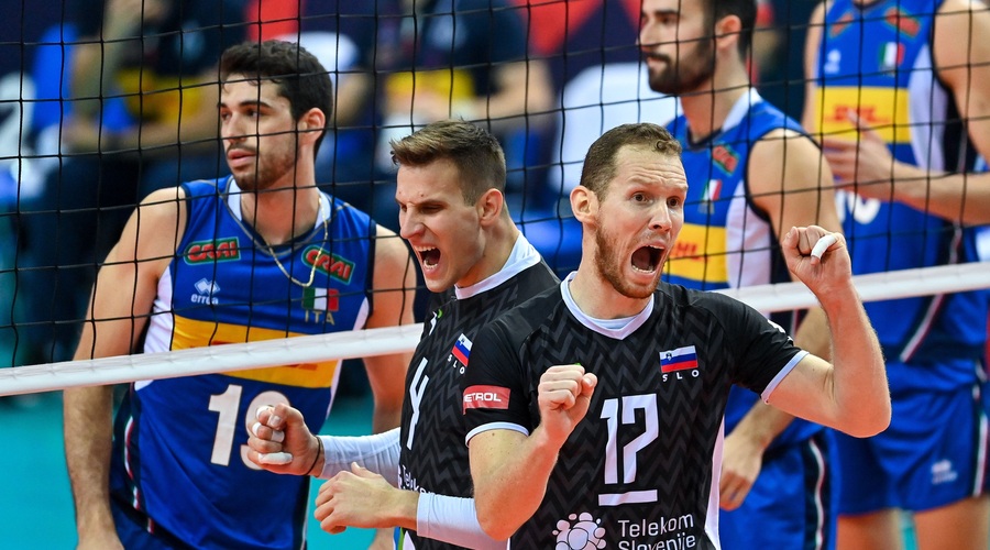 Naši srebrni odbojkaši: poglejte, kako so reagirali po finalu (tudi zahvala poljskemu trenerju za provokacije) (foto: Profimedia)