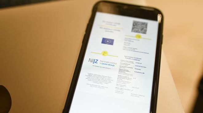 Bruselj predlaga podaljšanje digitalnega covidnega potrdila za eno leto (foto: Nebojša Tejić/STA)