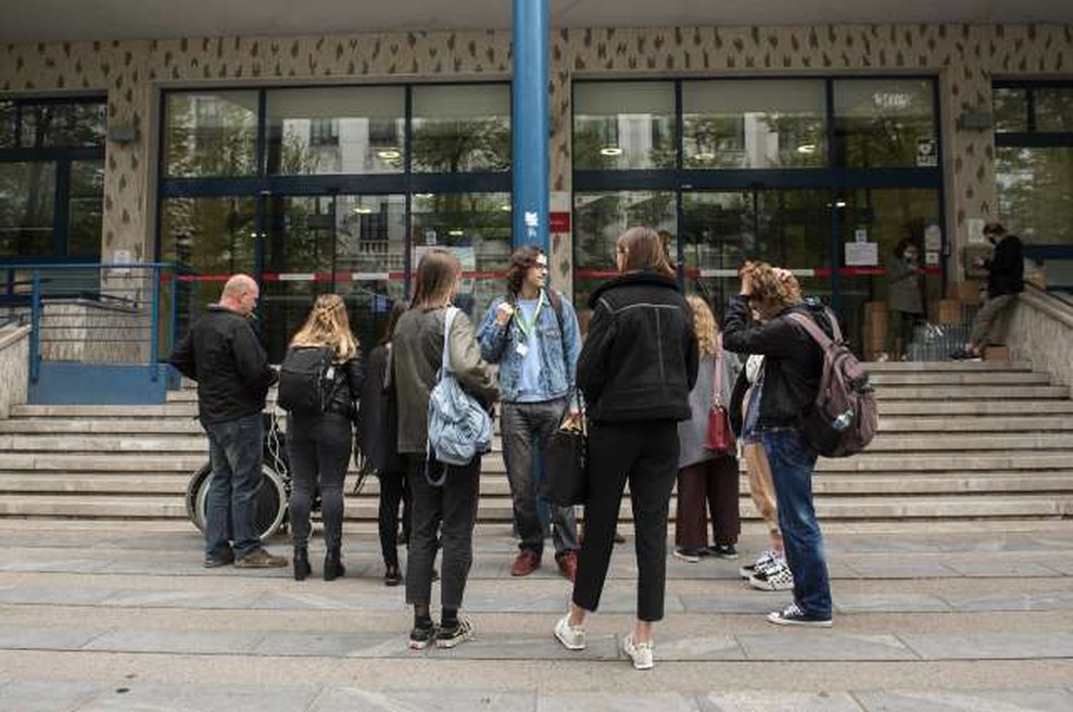 V novo študijsko leto za zdaj v živo ob pogoju PCT, ob poslabšanju epidemiološke slike možne spremembe (foto: Bor Slana/STA)