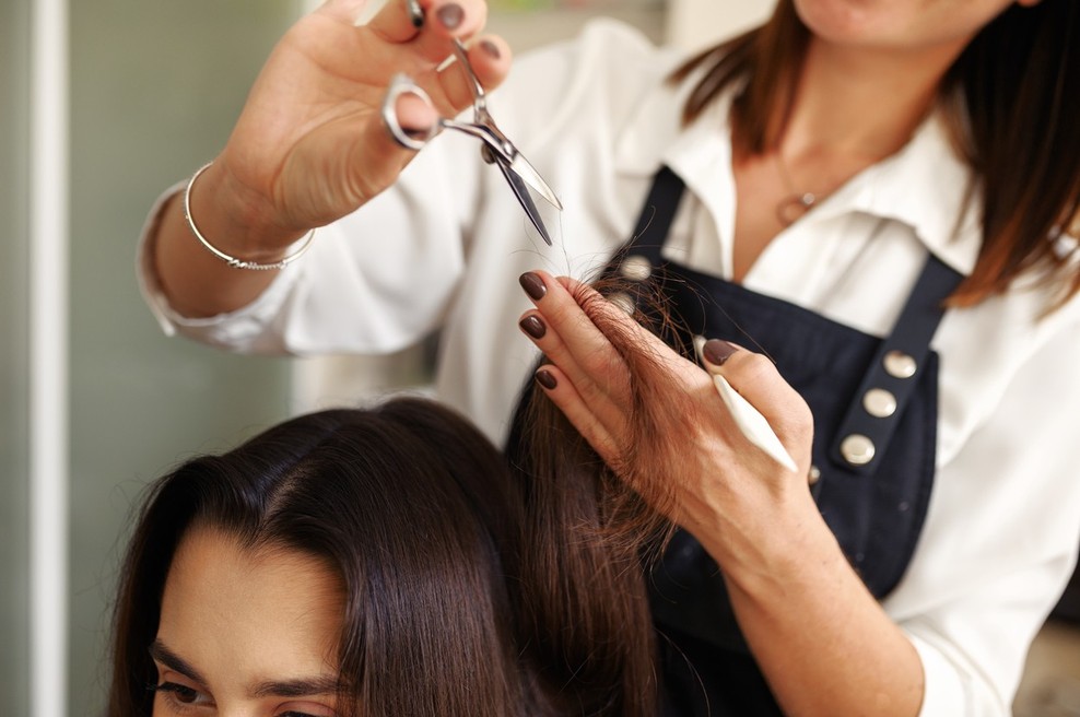 Frizerski salon mora plačati 230 tisoč evrov odškodnine stranki za preveč skrajšane lase (foto: profimedia)