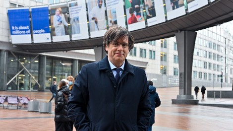 Carles Puigdemont po aretaciji na prostosti, o izročitvi Španiji 4. oktobra