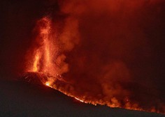 Vulkan Cumbre Vieja na kanarskem otoku La Palma še naprej bruha lavo in pepel