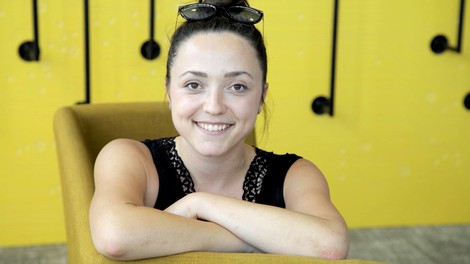 Tako bujne obline je na plaži pokazala Anja Ramšak