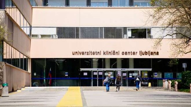 Pri bolnici v UKC Ljubljana sum na zaplet po cepljenju z vektorskim cepivom (foto: Nebojša Tejić/STA)