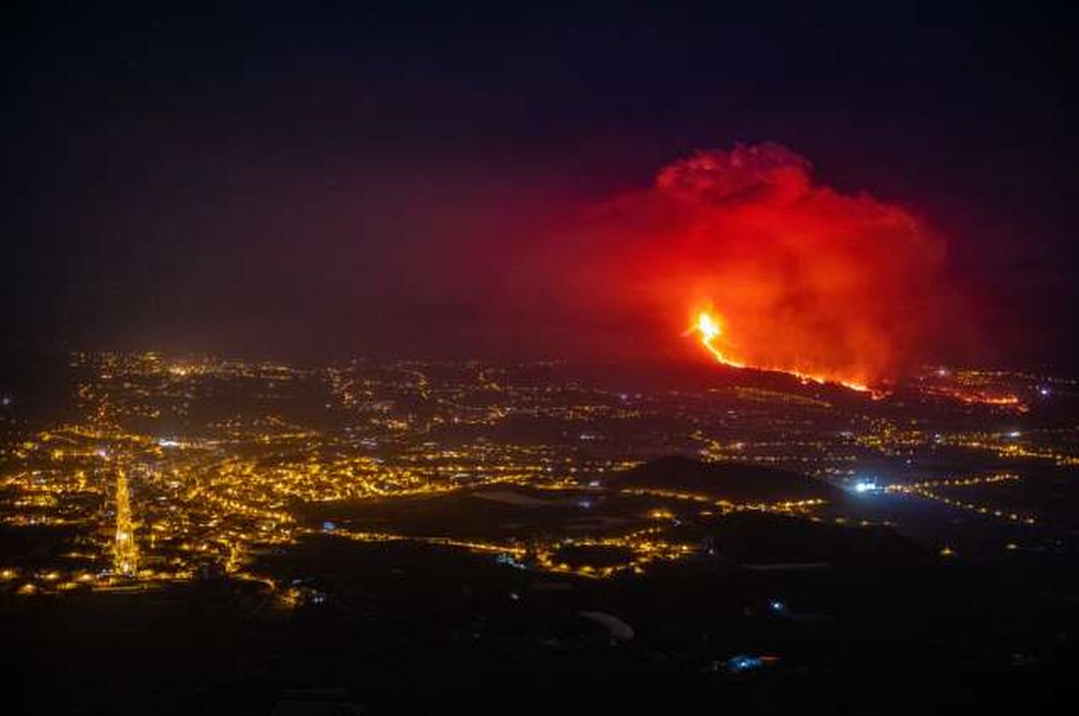 Na otoku La Palma lava dosegla morje (foto: Kike RincÃ³n/EUROPA PRESS/dpa)