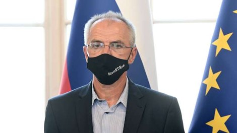 Veselinovič: "Odstopam, saj pri teptanju novinarske avtonomije ne bom sodeloval!"