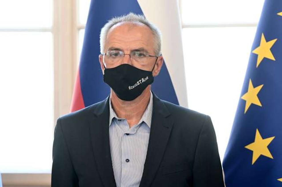 Veselinovič: "Odstopam, saj pri teptanju novinarske avtonomije ne bom sodeloval!" (foto: Tamino Petelinšek/STA)