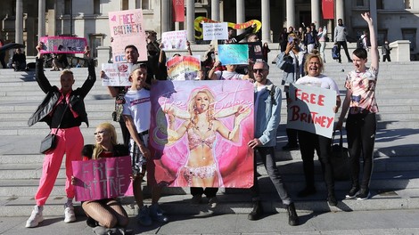 Britney jokala od sreče, ko je sodišče odvzelo status skrbnika njenemu očetu