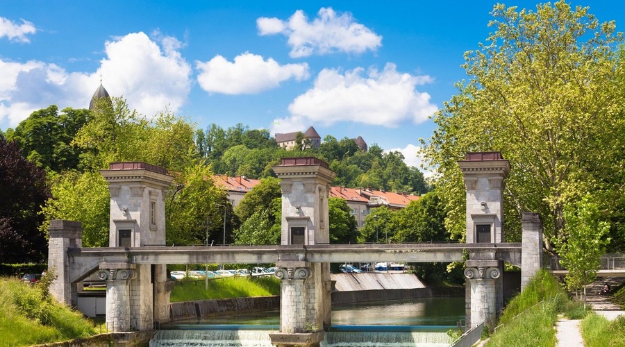 Škode po sredinem neurju v Ljubljani je samo na infrastrukturi za sto tisoč evrov (foto: profimedia)