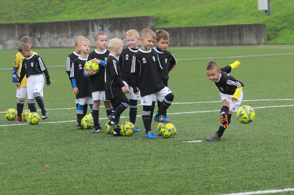 Zvezdniki na dobrodelni nogometni tekmi v Stožicah za projekt Botrstvo v športu (foto: profimedia)