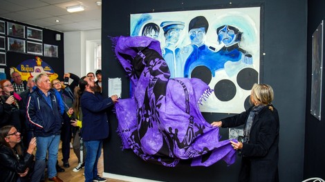 Liverpoolski muzej slovitih Beatlesov obogatil figurativni portret skupine iz leta 1984