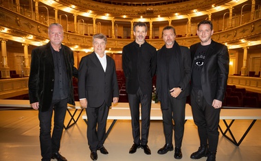 Direktor SNG Opera in balet Ljubljana Staš Ravter, tenorist Branko Robinšak, Ojdip v predstavi Oedipus rex, dirigent predstave Aleksandar Markovič, koreograf baletnega dela Apollon Musagete in umetniški direktor baleta Renato Zanella in režiser ter scenograf Oedipus rexa Rocc.