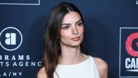 Manekenka Emily Ratajkowski pojasnila, zakaj o spolnem napadu ni spregovorila prej - se je odločila prav?