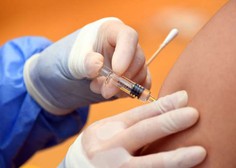 Cepljenje s poživitvenim odmerkom varno in učinkovito že tri mesece po prvotnem cepljenju
