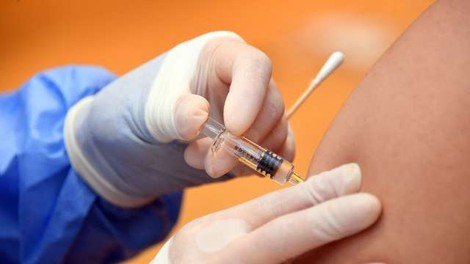 WHO odobrila prvo cepivo proti malariji