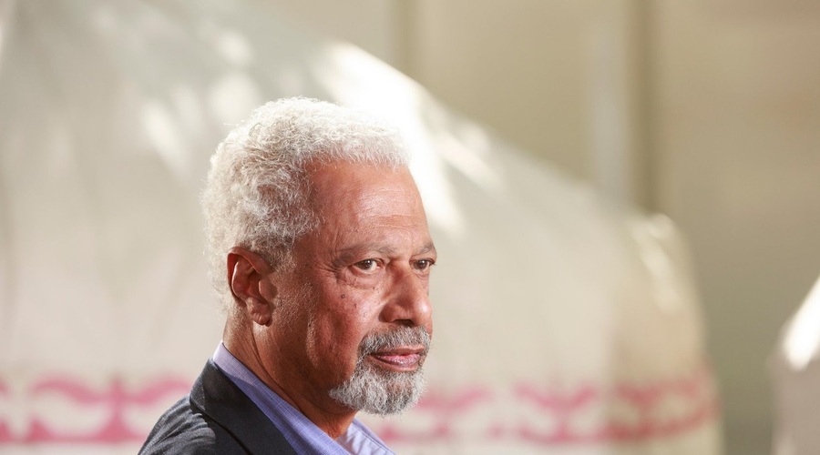 Nobelovca za literaturo Abdulrazaka Gurnaha novica o nagradi presenetila v kuhinji (foto: profimedia)