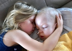 Resnična zgodba Viljema Julijana kot opomnik, kako velik je pomen otroške paliativne oskrbe