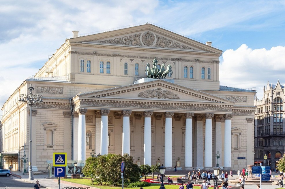 V gledališču Bolšoj med predstavo pri menjavi kulis pod padlim okrasjem umrl igralec (foto: profimedia)
