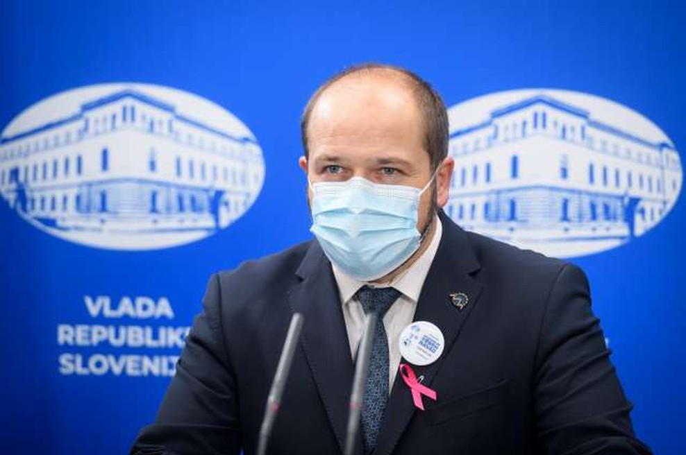 Poklukar: Starejši od 65 let po okužbi s koronavirusom na posvet z osebnim zdravnikom o prejemu regenerona (foto: Nebojša Tejić/STA)