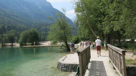 Do jezera Jasna v Kranjski Gori po novi viseči brvi