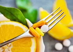 Strokovnjaki predlagajo, da priporočeni dnevni vnos vitamina C podvojimo - v katerih živilih se skriva?