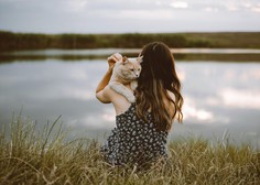 Mačke se na skrbnike enako močno navežejo kot otroci in psi, kažejo študije