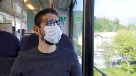 Delež pozitivnih testov je v torek znašal 21,6 odstotka