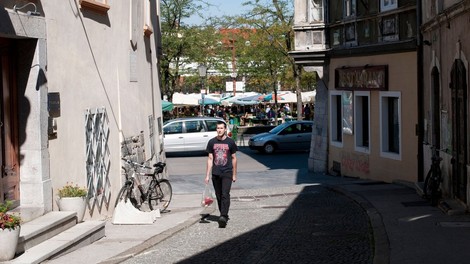 V četrtek v Sloveniji potrdili 1100 okužb z novim koronavirusom