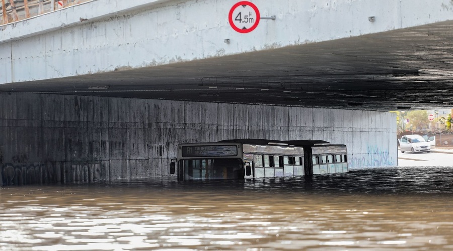 Po požarih se v Grčiji zdaj soočajo še s hudimi poplavami (foto: profimedia)
