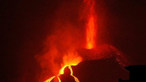 Otok La Palma se je z vulkanskim izbruhom povečal za 50 nogometnih igrišč
