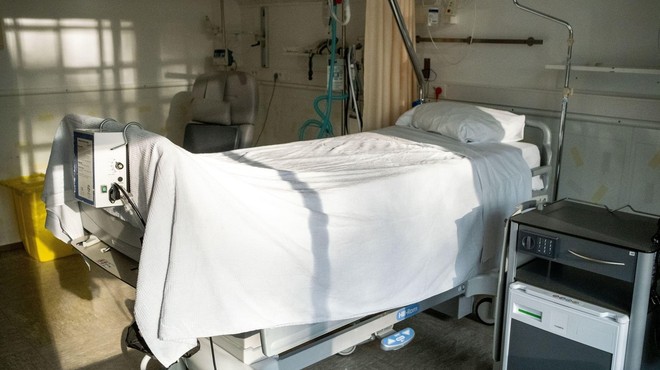 Covidni bolnik snel masko s kisikom in pobegnil iz bolnice. Našli so ga mrtvega v Samoboru. (foto: profimedia)