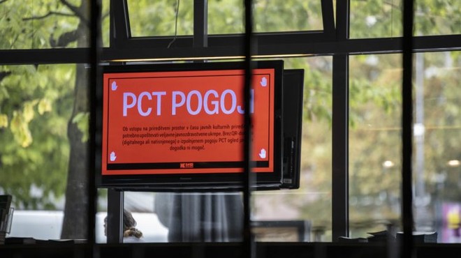 Beseda leta kot tudi kretnja leta 2021 je kratica PCT (foto: Urška Boljkovac/Kino Šiška)