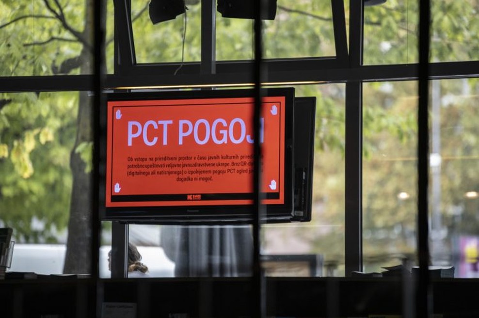 Beseda leta kot tudi kretnja leta 2021 je kratica PCT (foto: Urška Boljkovac/Kino Šiška)