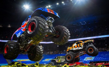 Neverjetni HOT WHEELS & MONSTER TRUCKS dogodivščine za vso družino!