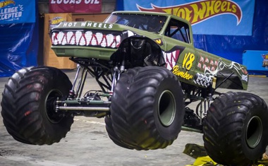 Neverjetni HOT WHEELS & MONSTER TRUCKS dogodivščine za vso družino!