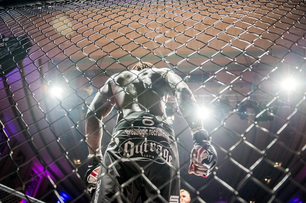 Najmočnejši moški nokavtiral nepremaganega MMA šampiona – v le 18. sekundah! (foto: Profimedia)