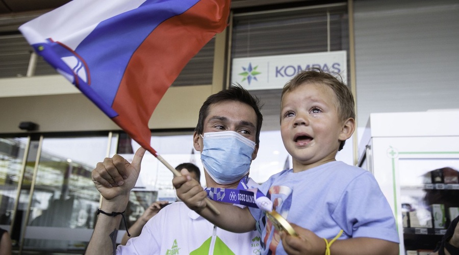 Rogličeva izbranka Lora objavila prvo uradno fotografijo njunega poročnega dne (foto: Profimedia)