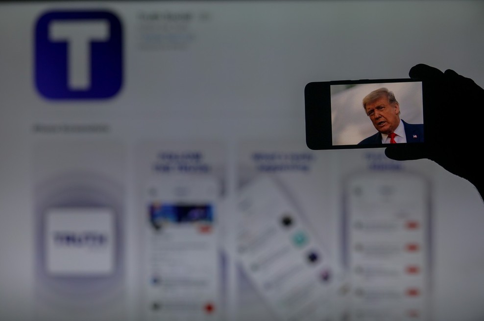 Trumpovo družbeno omrežje je podobno Twitterju (le da KRŠI vsa pravila)! (foto: profimedia)