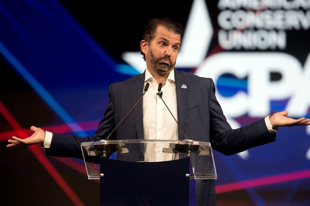 Trumpov sin z napisom na majici obtožil Baldwina, da ubija ljudi, in objavil sporne ter norčave objave na Instagramu (foto: Profimedia)