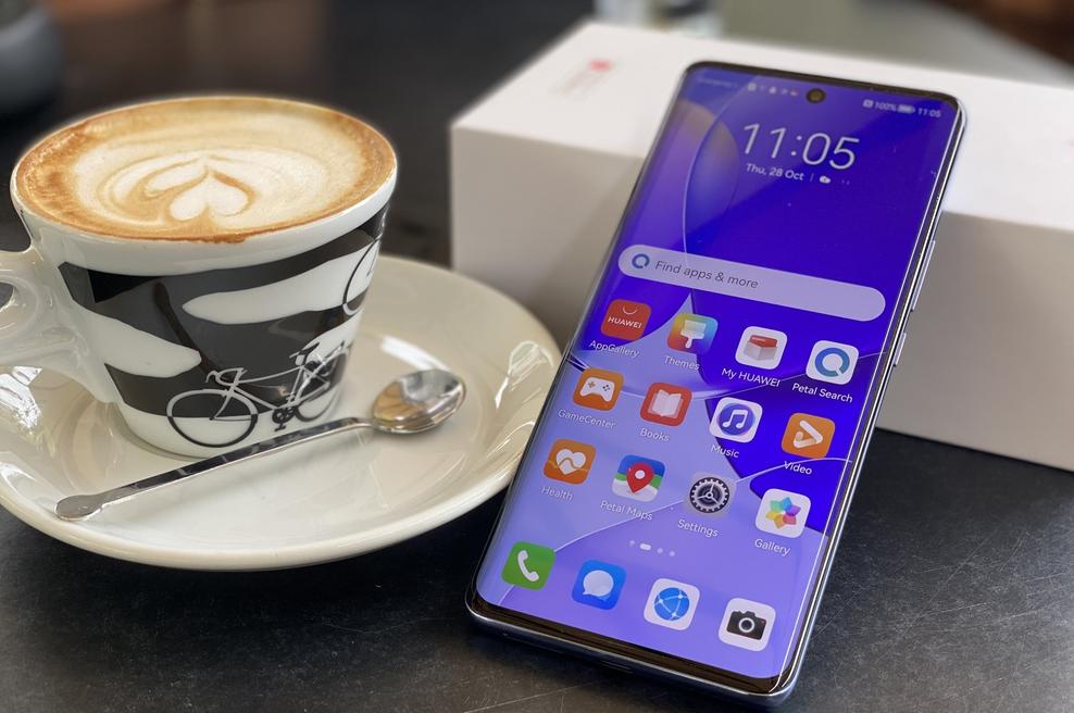 Kar nekaj je razlogov, zakaj si Huawei nova 9 zasluži vašo pozornost (foto: Adriamedia)