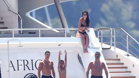 Cristiano Ronaldo bo oče kar ŠESTIH otrok - z dekletom ponovno pričakujeta DVOJČKA!