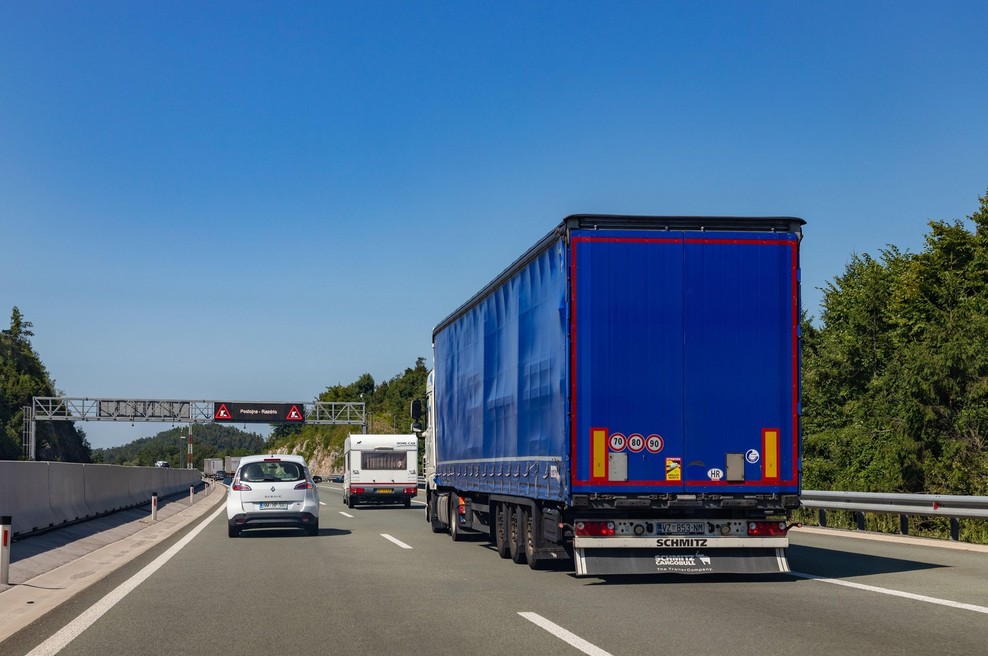Slovenski tovornjaki lani prepeljali le odstotek manj blaga (foto: Profimedia)