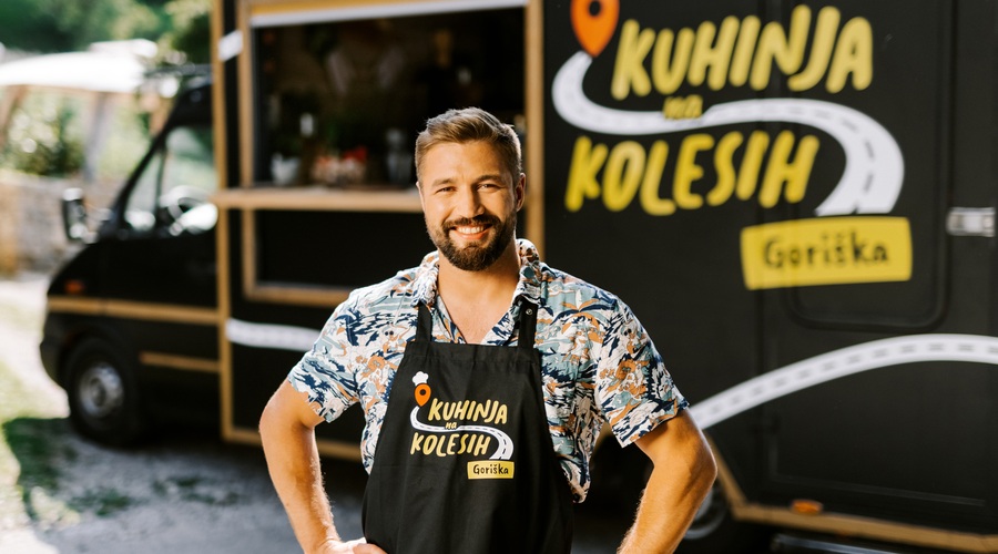 Filip Flisar: "Za božične večerje sem zadolžen s kuharsko oddajo ali brez nje." (foto: Ana Gregorič za POP TV)