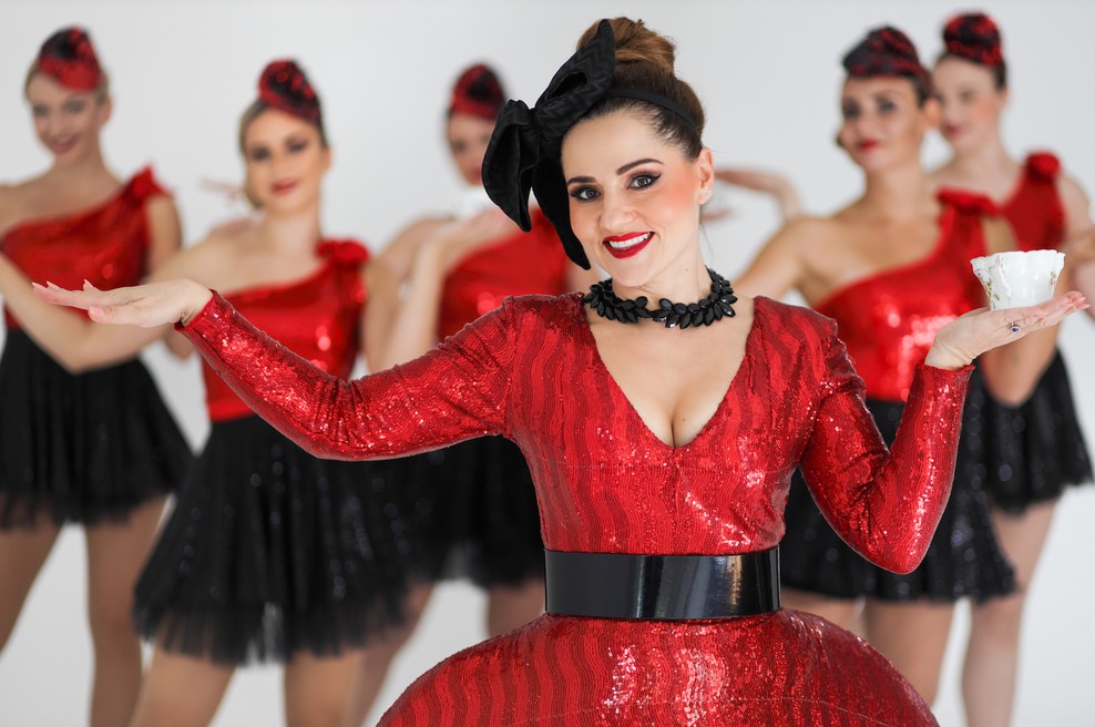 Katarina Mala: "Greva na kavico je odlična oznaka nas Slovencev. Ob kavi smo se sposobni dogovoriti vse - za poroko ali ločitev. (smeh)" (foto: Tomaz Levstek)