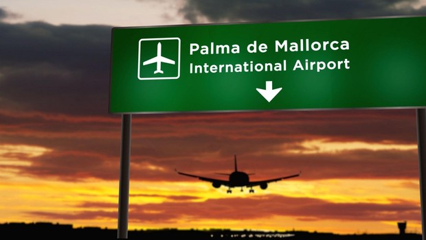 
                            Po zasilnem pristanku na Palmi de Mallorci z letala pobegnilo 23 potnikov (foto: profimedia)