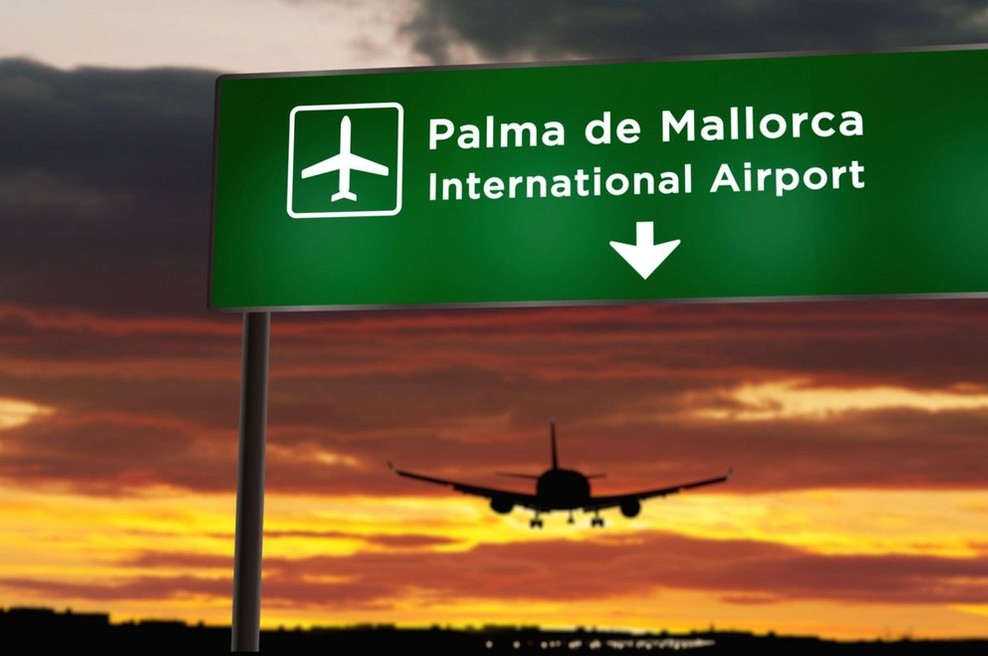 Po zasilnem pristanku na Palmi de Mallorci z letala pobegnilo 23 potnikov (foto: profimedia)