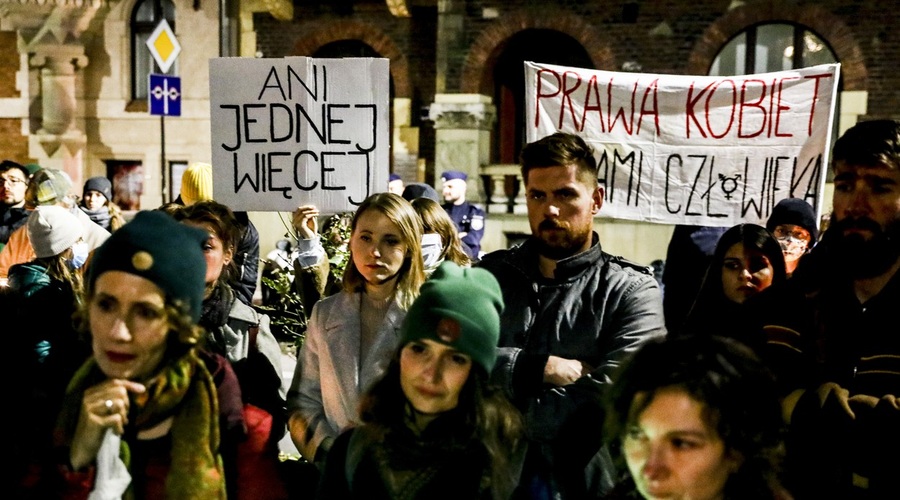 Poljaki po smrti 30-letne nosečnice v boju za pravico do splava spet na ulicah (foto: profimedia)